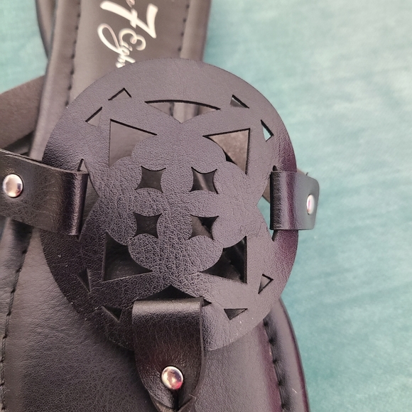 Sandals by Vintage 7 Eight Flats 1/2" Heel - Picture 6 of 6